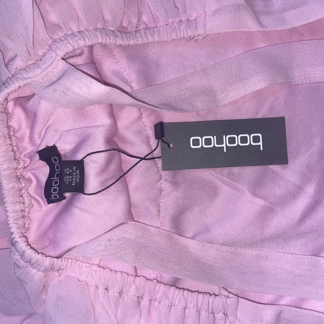 Rosa volangklänning från Boohoo - 2