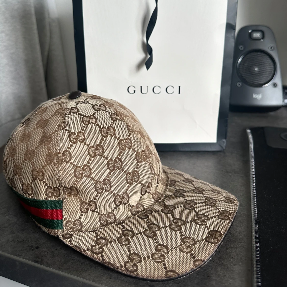 Beige keps från Gucci med monogram