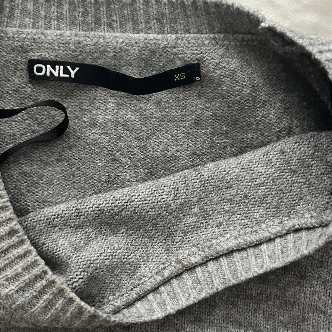 Grå stickad tröja från ONLY - 1