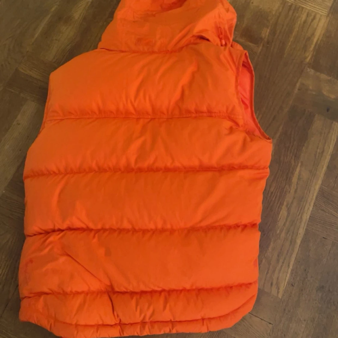 Orange dunväst från Nike med huva - 3