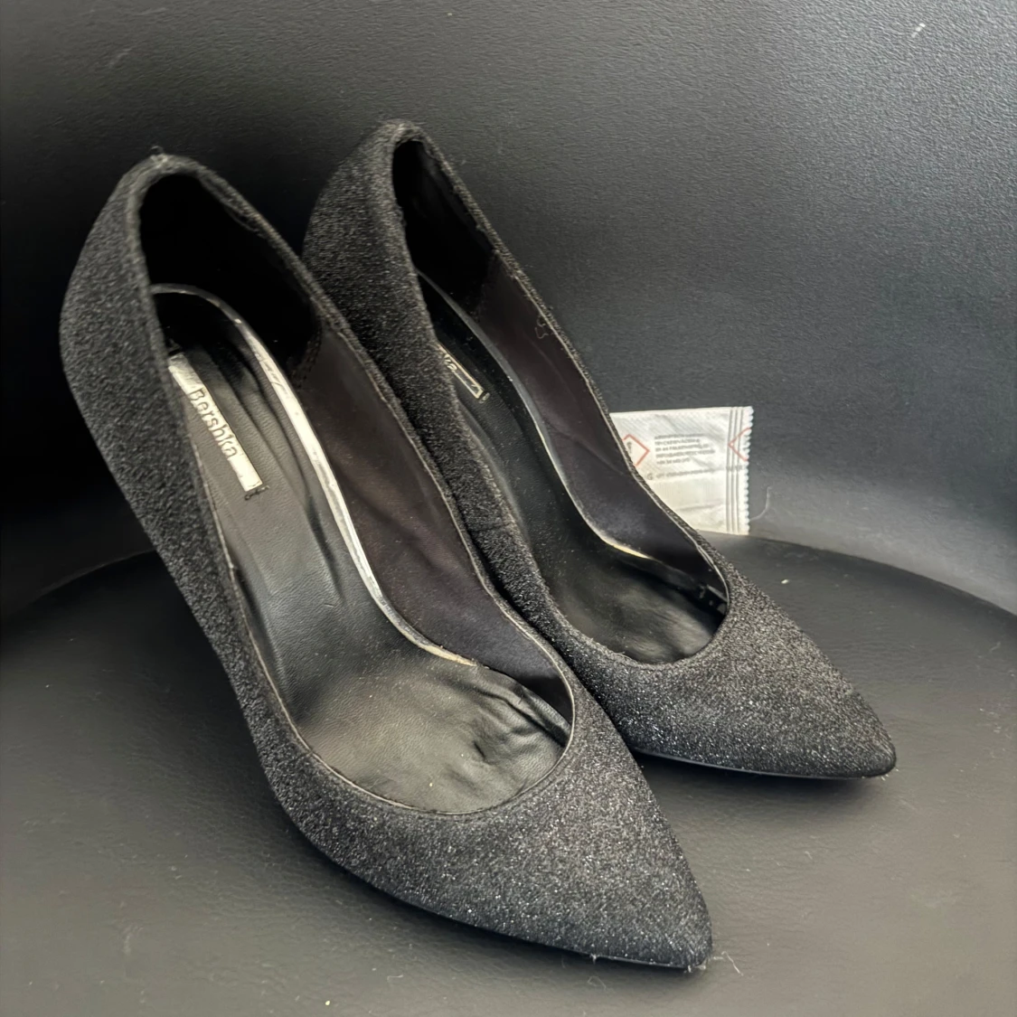 Svarta glittriga pumps från Bershka - 4