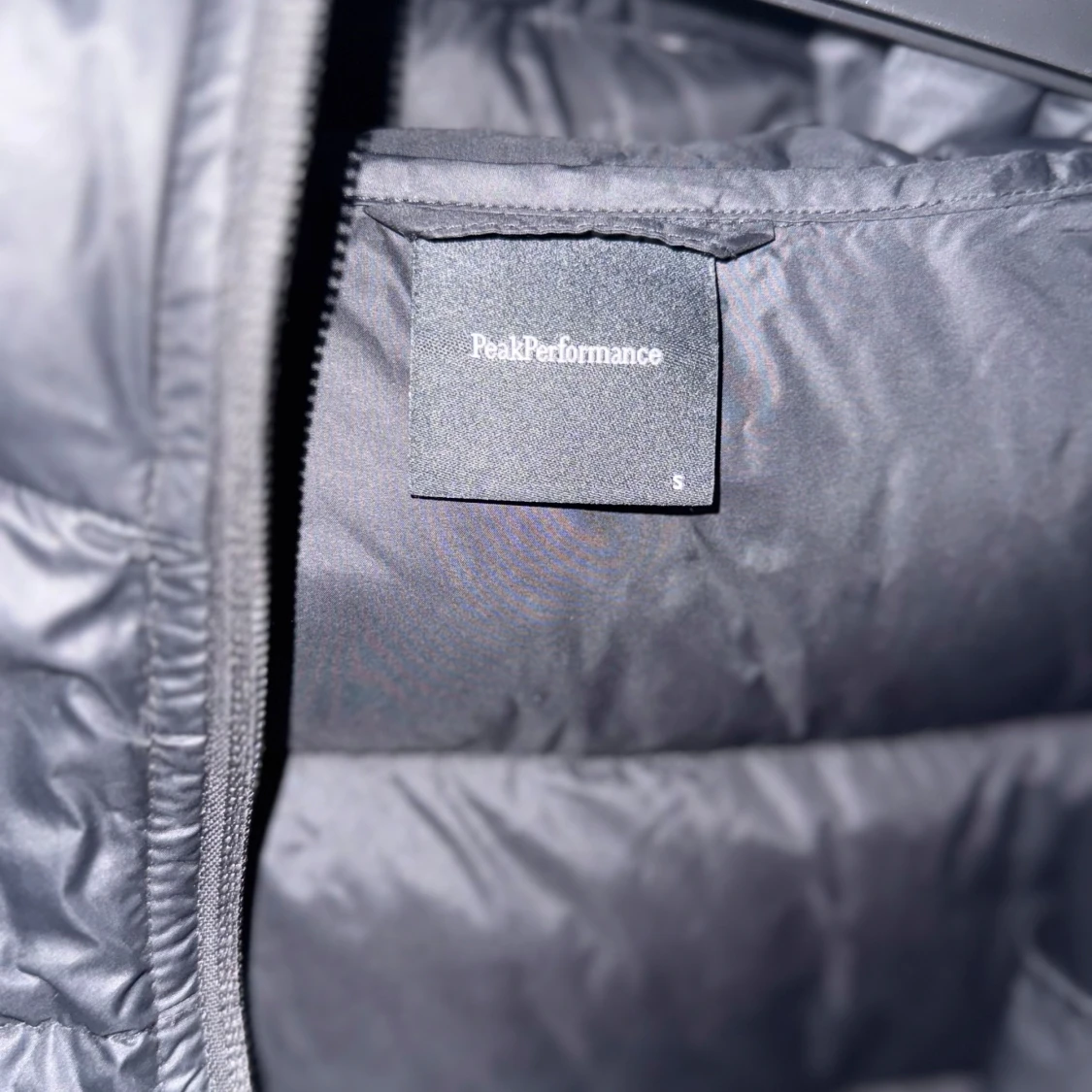 Svart dunjacka från Peak Performance - 2