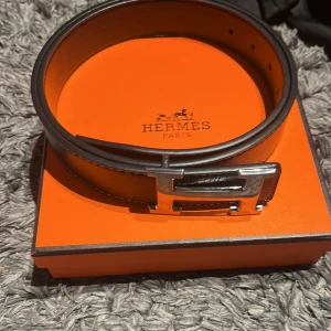 Bälte H - H bälte i väldigt bra skick med låda kvitto och kort 