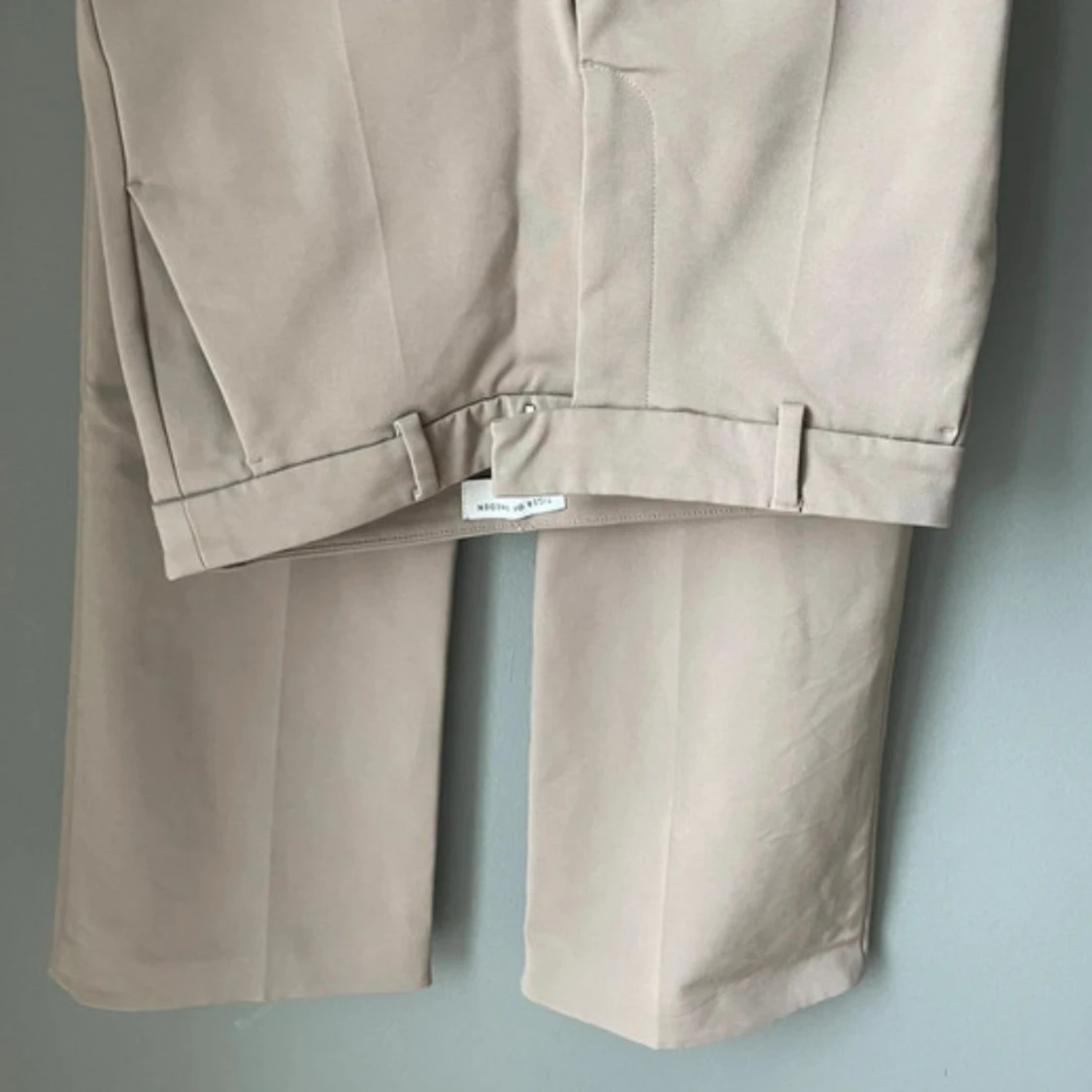 Beige kostymbyxor från Tiger of Sweden - 1