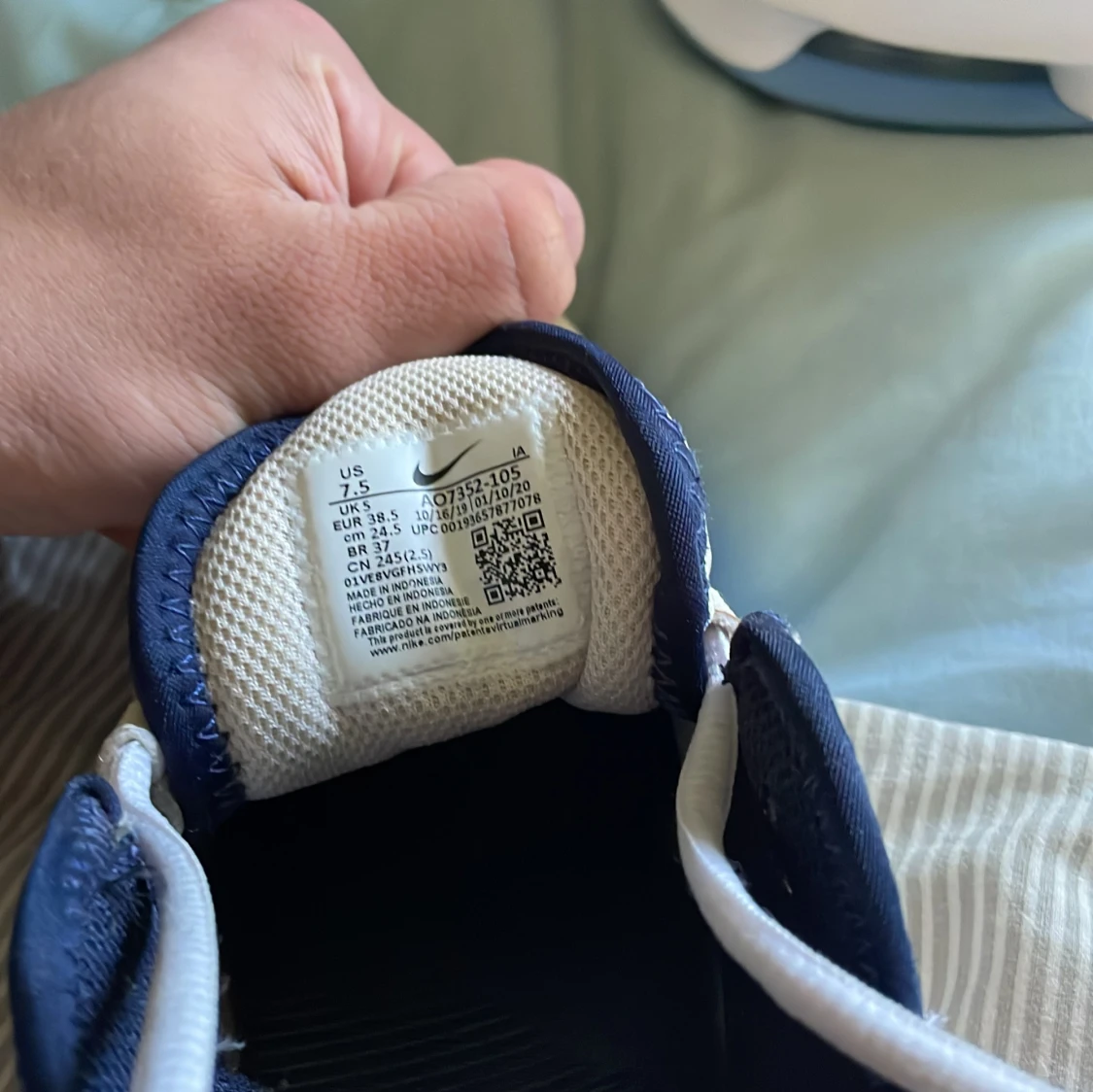 Nike springskor i vitt och korall - 1