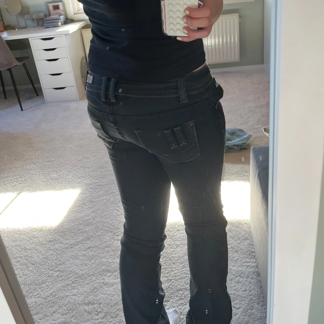 Svarta bootcut jeans  - 2