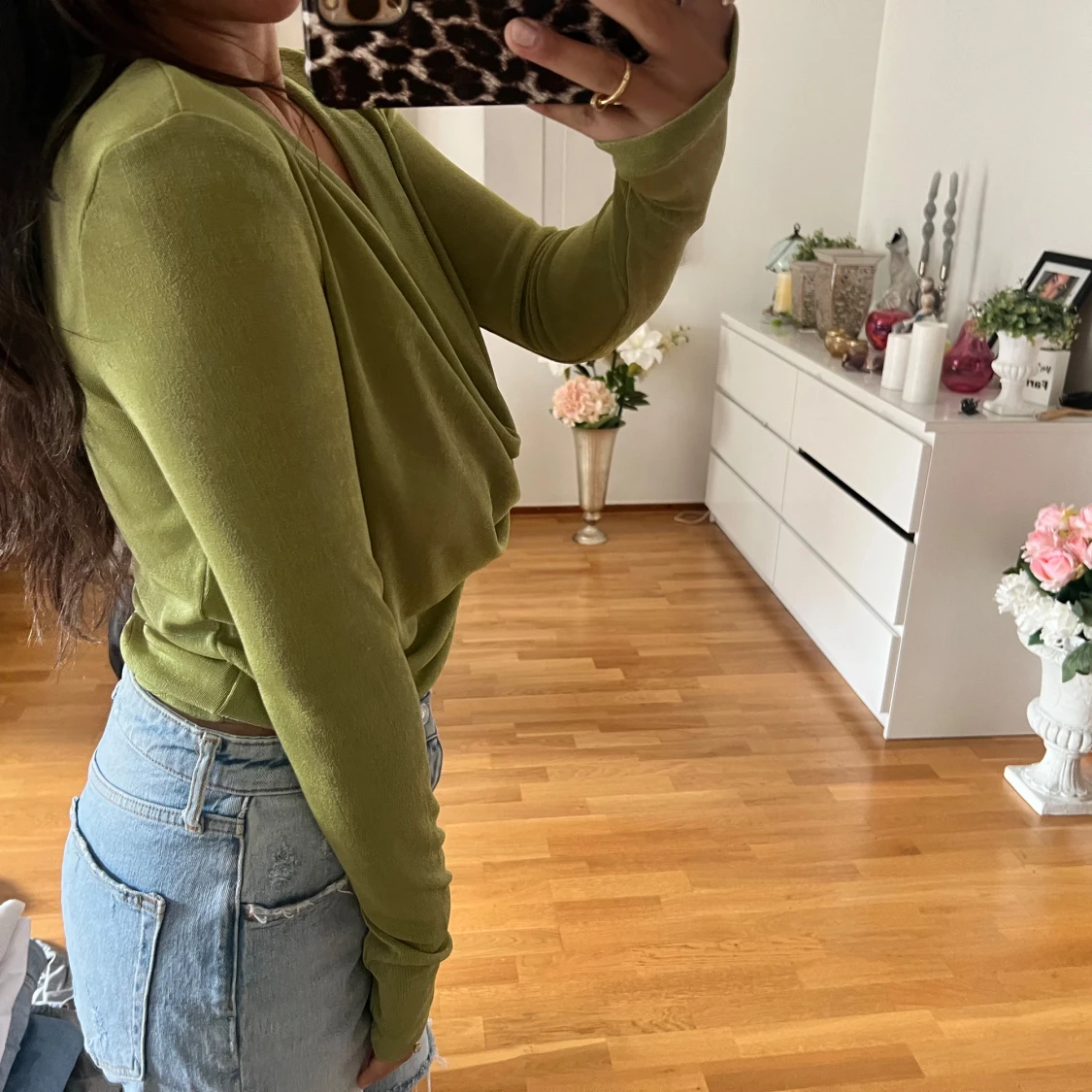 Grön omlottopp med drapering från BikBok - 1