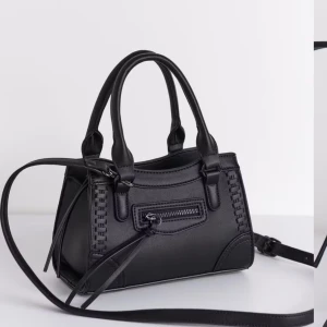 Gina väska - Väska från gina. Använd fåtal gånger. Skriv för fler bilder.💞