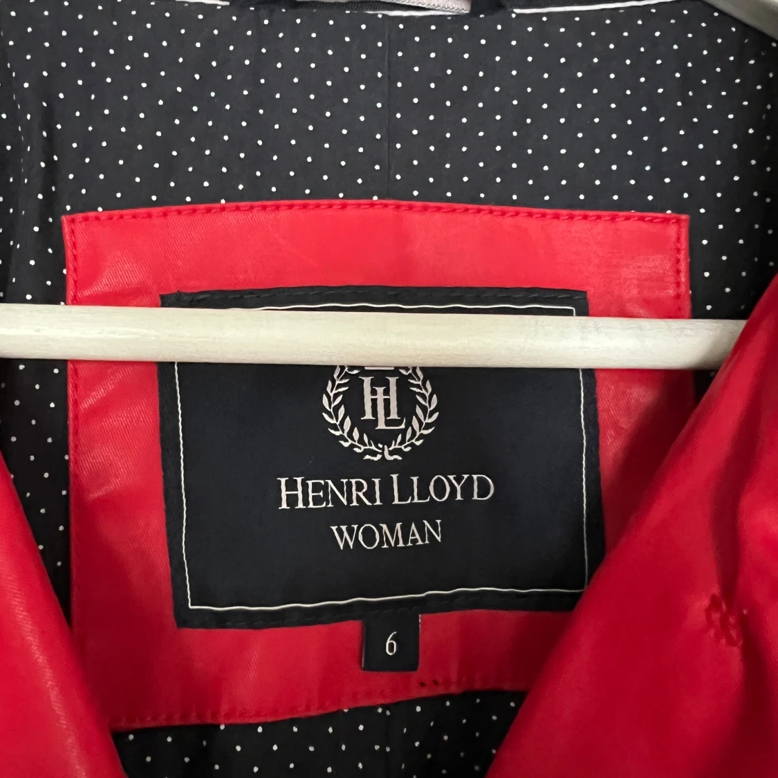 Röd trenchcoat från Henri Lloyd - 2