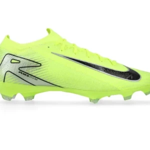 Nike Mercurial fotbollsskor i neon-gult storlek 40.5 - Säljer ett par Nike Mercurial fotbollsskor i neon-gult med svarta detaljer och snörning. Skorna har en låg profil och är designade för spel på gräs. Perfekta för dig som vill sticka ut på planen!