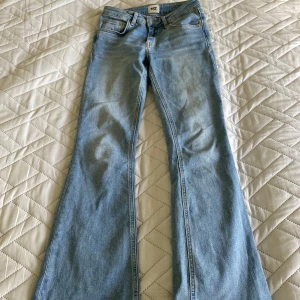 Jeans - Jeans från lager 157 i modellen low boot💕Säljer då de är för små😊