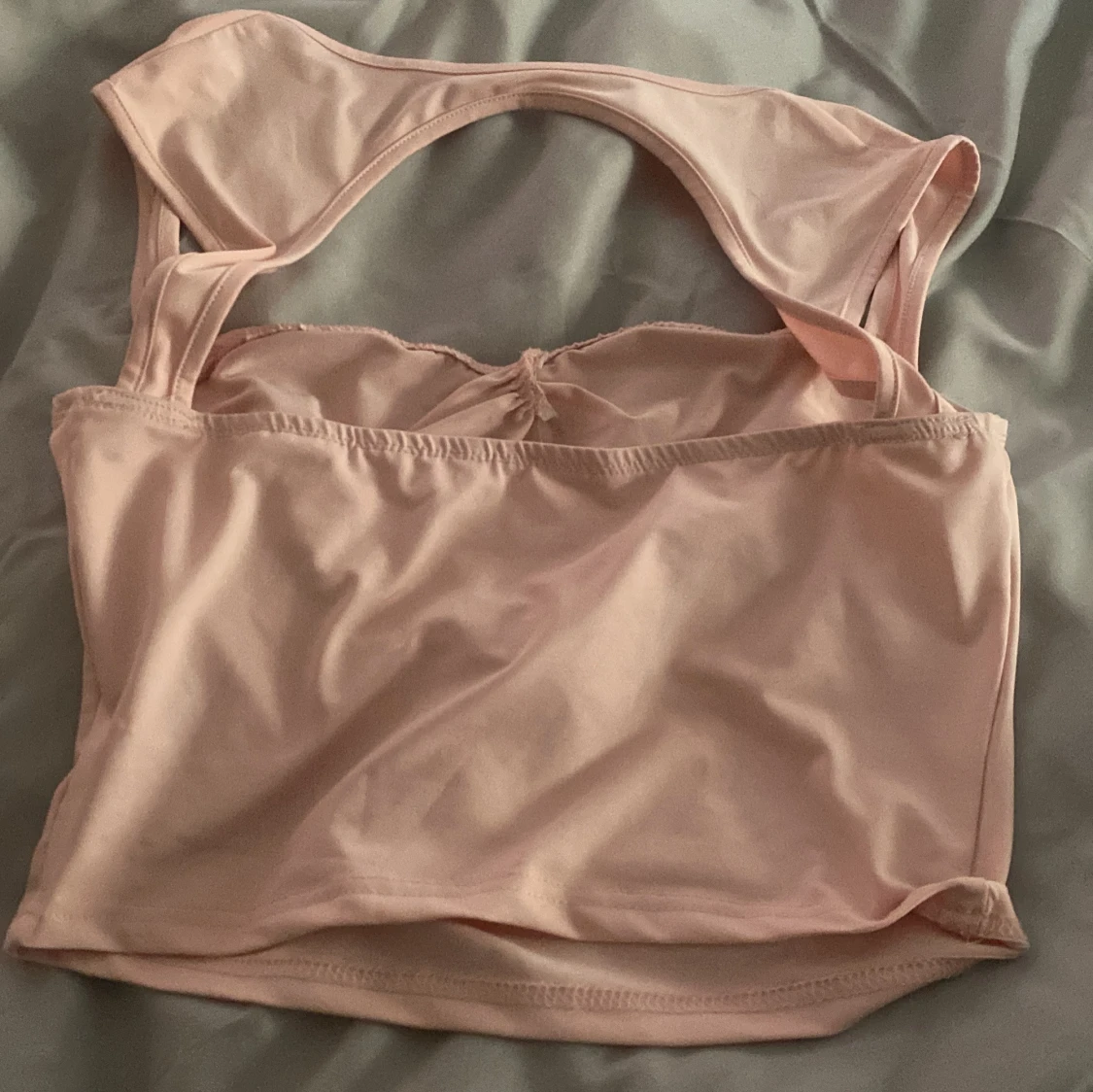 Ljusrosa croppad linnetopp med öppen rygg - 1