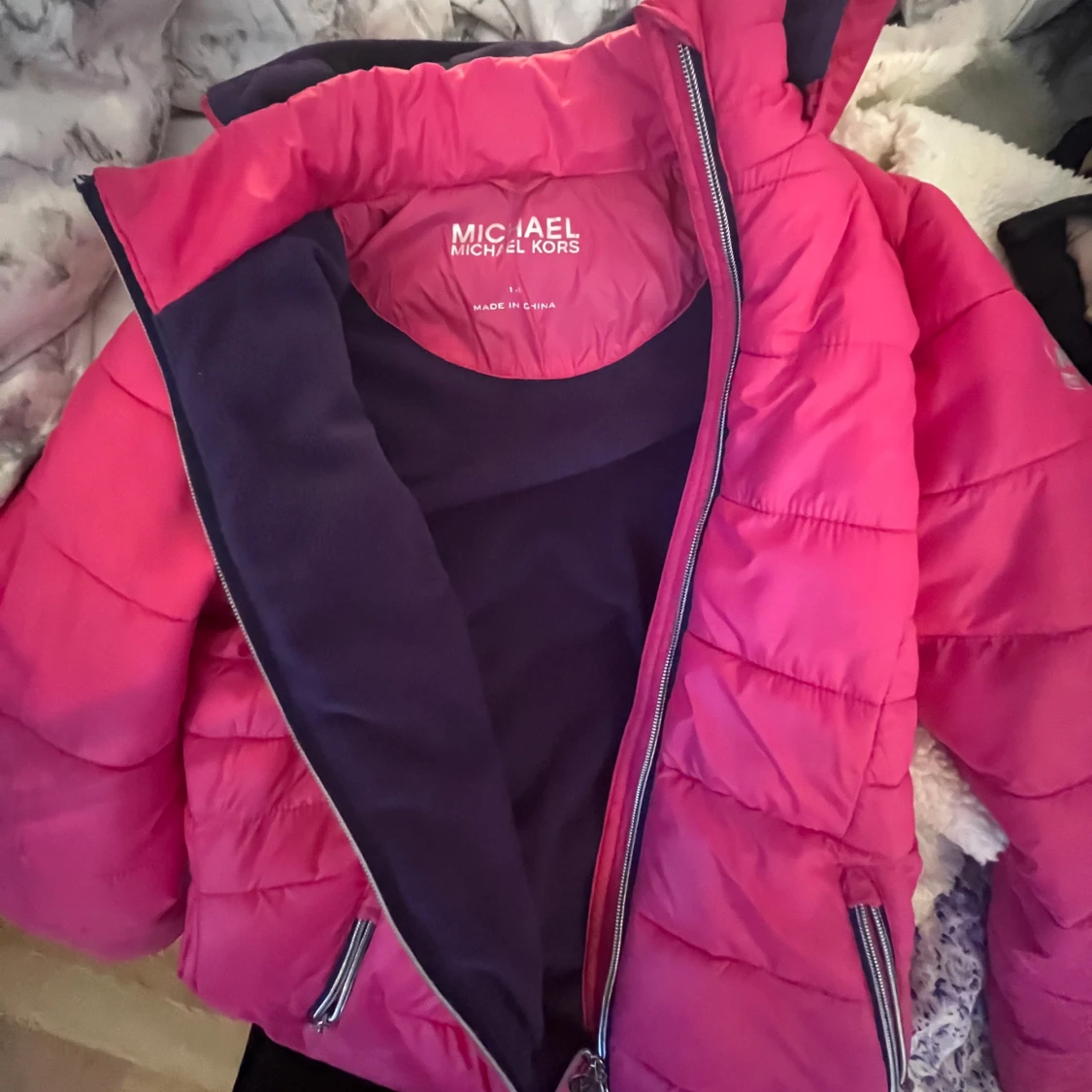 Rosa pufferjacka med huva från Michael kors - 4