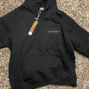 Essentials hoodie - As mysig Essentials tröja, skönare än så hittar du inte. #bombaclat #sköning #abowvasköntröja