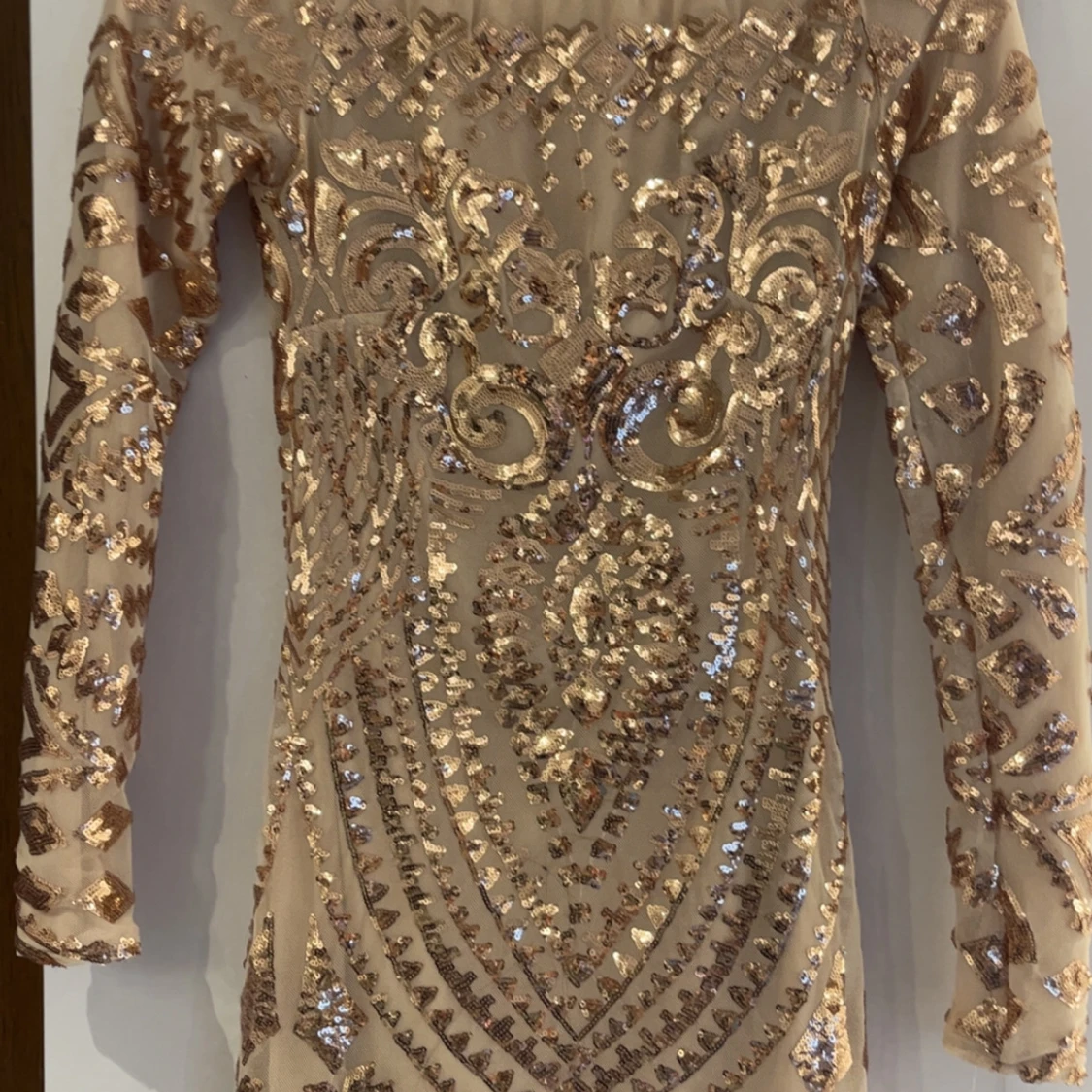 Glittrig kortklänning med paljetter