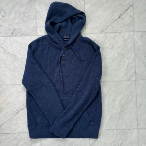 Kashmir hoodie  Polo Ralph Lauren - Ralph Lauren i 100% kashmir. Skick 9/10. Nypris ligger på runt 5000. Skriv för fler bilder eller frågor 