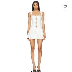 Klänning med snörning - Aldrig använd, passar t studenten. Storlek xxs, men passar xs 