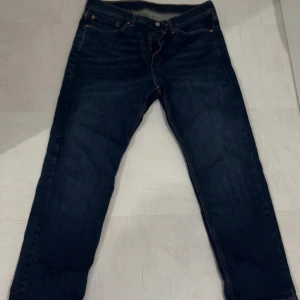 Levis 541 jeans  - Mörkblå raka Levis 541 herr jeans i storlek W36 L30. 