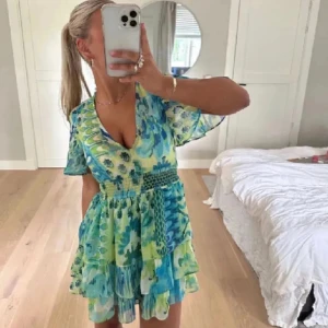 Zara klänning - Somrig klänning från Zara som inte säljs längre