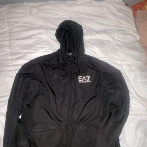 Armani jacka  - Helt okej skick ser bra ut använder inte den lika mycket längre 