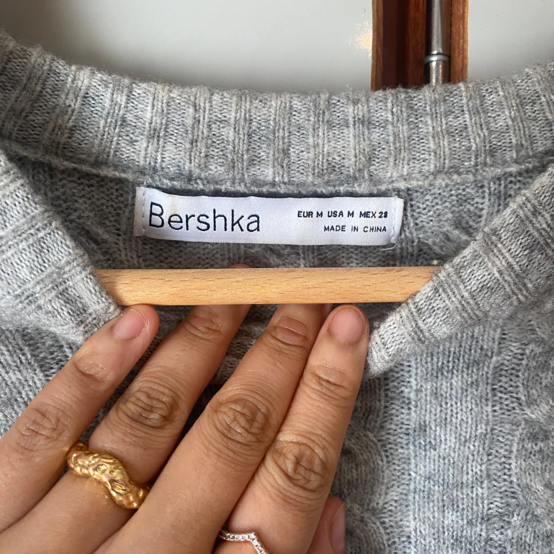 Grå croppad stickad tröja från Bershka - 1