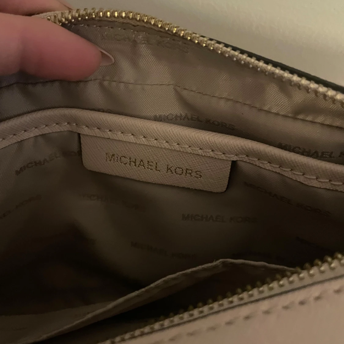 Ljusrosa  Michael Kors väska  - 2