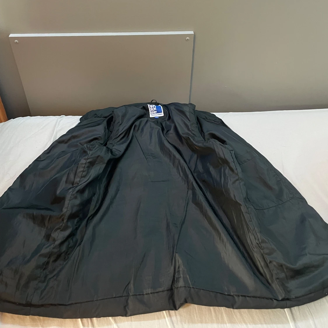 Svart dunväst från Jack&Jones - 3