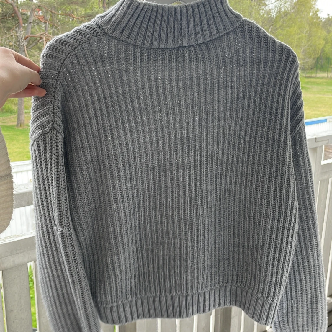 Grå ribbstickad tröja från Kappahl - 1