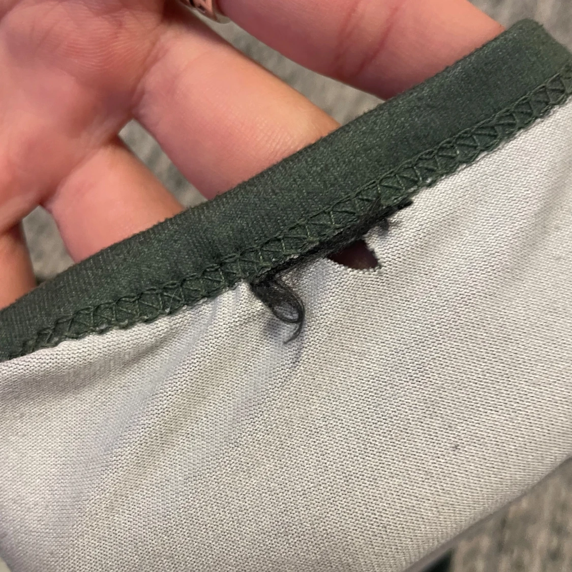 Grön långärmad croppad topp med tryck - 3