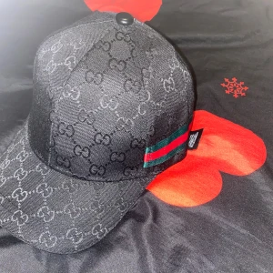 En fin keps  - En jätte fin svart keps från en känd märke 