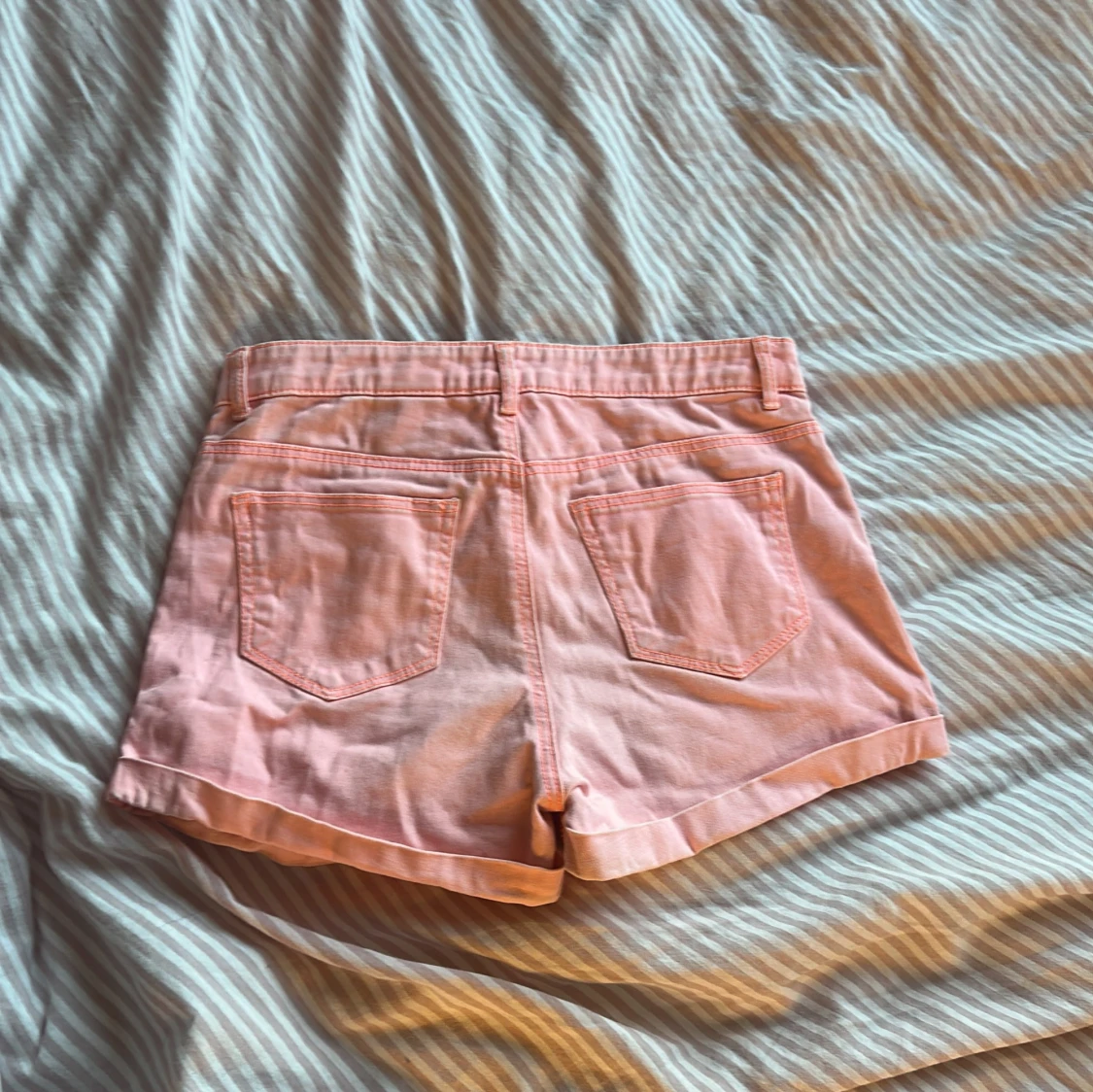 Rosa jeansshorts från H&M - 1