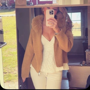 Beige stickad jacka  - Redan såld !!