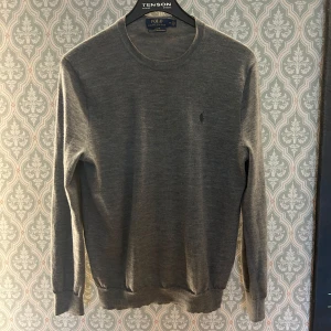 Ralph lauren tröja - Stickad ralph lauren tröja i riktigt bra skick. Strl M men sitter mer som en S🙌🏻