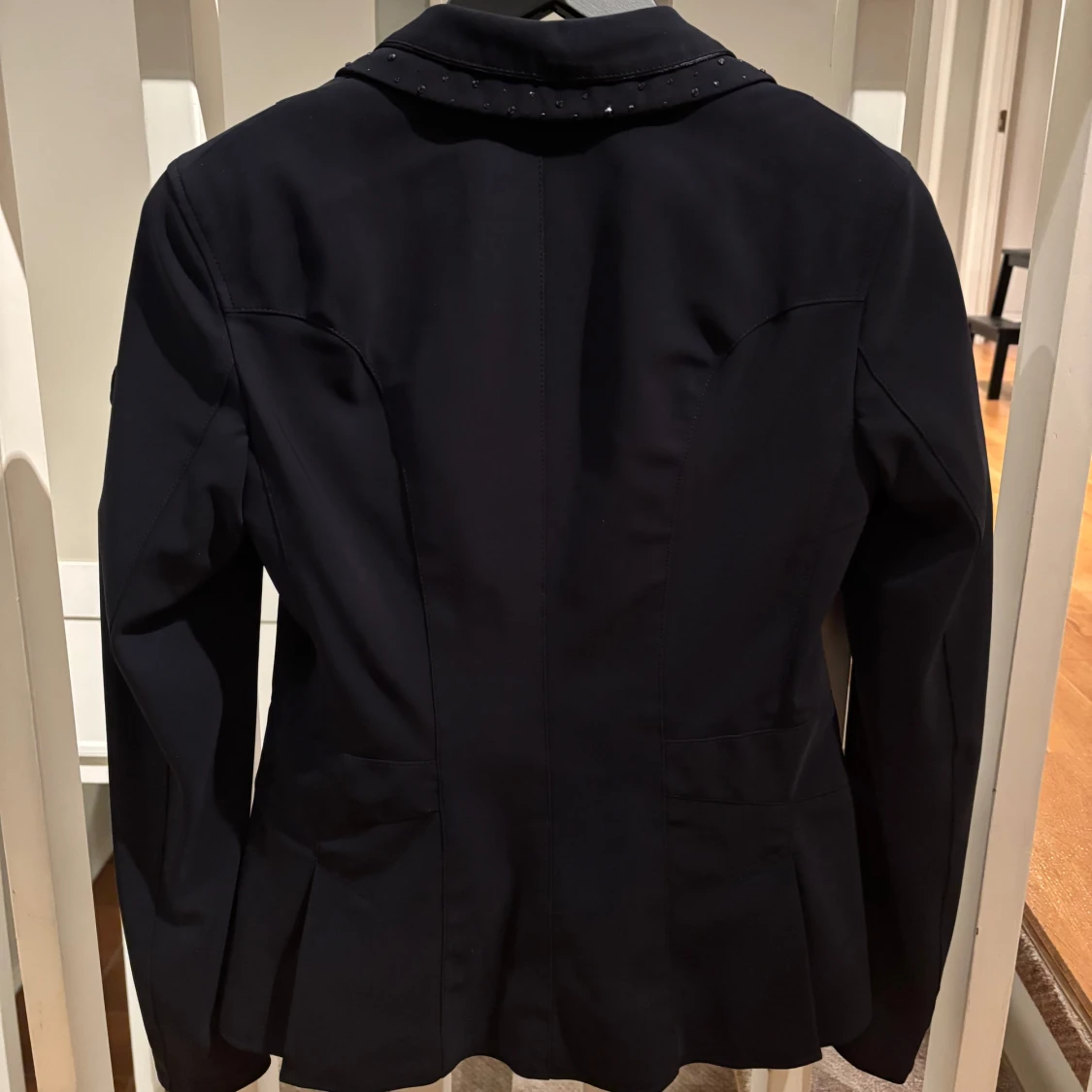 Ryttare, se hit! Marinblå kavaj från Pikeur - 1