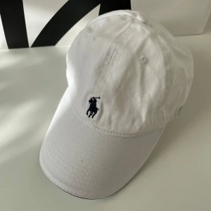 Fin Vit Keps - Fin vit keps köpt i Grekland. 😊