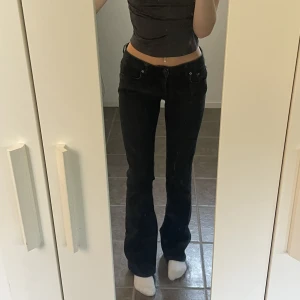 Zara lågmidjade jeans - Jätte snygga lågmidjade jeans från zara! Priset går att dissekera 💗