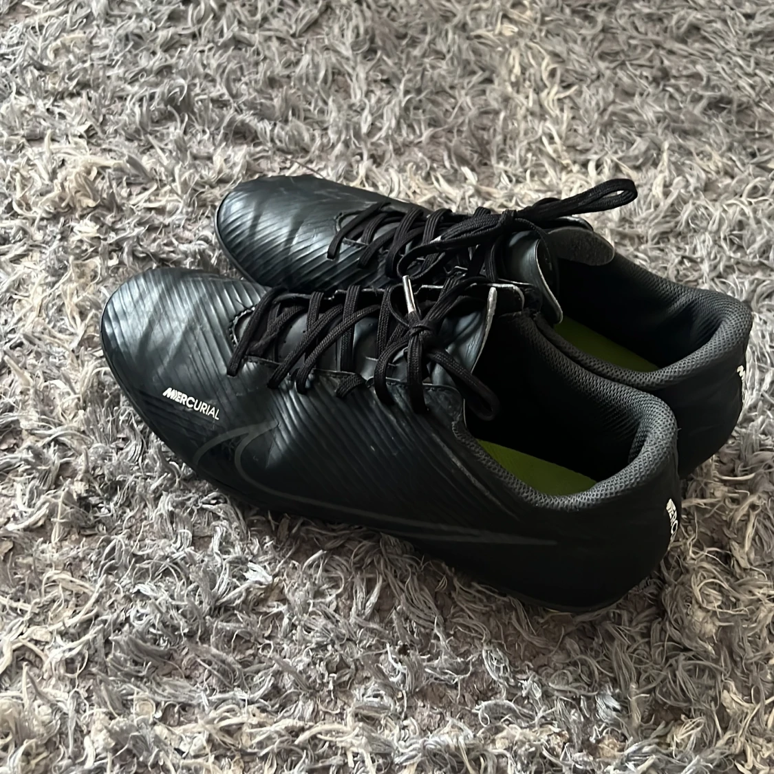 Svarta fotbollsskor från Nike - 1