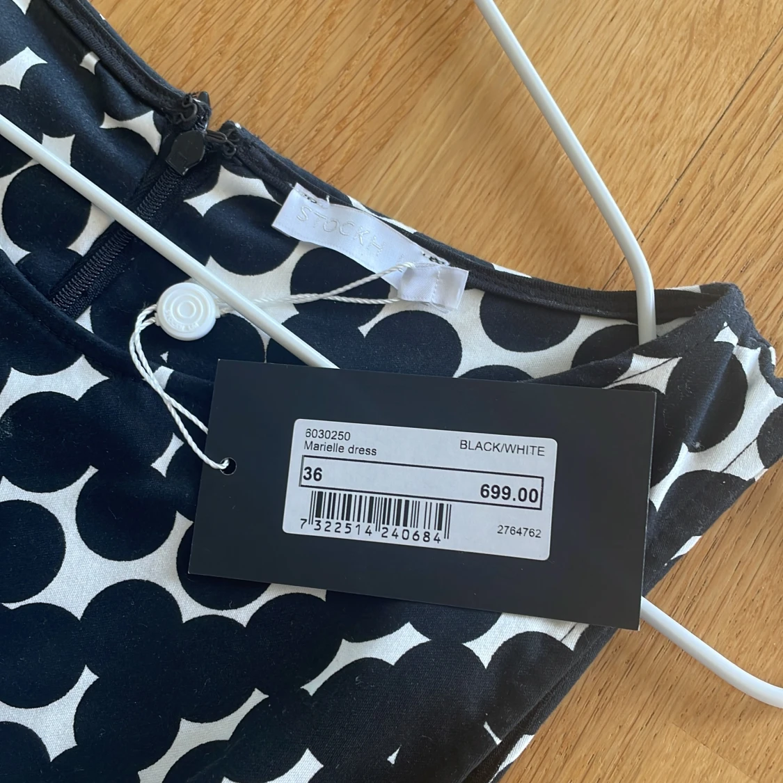 Svartvit mönstrad klänning från stockh lm  - 1