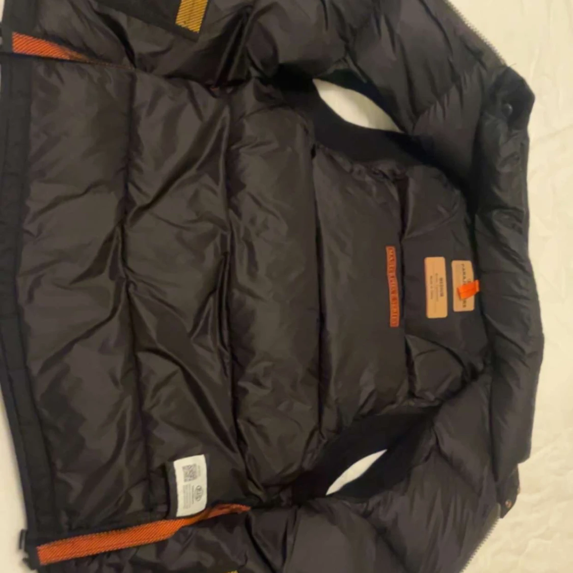 Svart dunväst från Parajumpers - 1