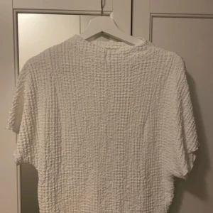 Vit topp - Vit topp från Zara, aldrig använd, storlek S