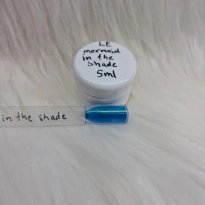 Le colour gel 'Mermaid in the Shade' - Colour gel frånlightelegance i färgen 'Mermaid in the Shade'. super fin färg som skiftar i grön blå o turkos, 5ml ej original burk