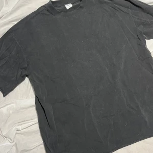 Vintage t-shirt från Artmaster - Svart Vintage ARTIEMASTER T-shirt i storlek XL, passar också som oversized L