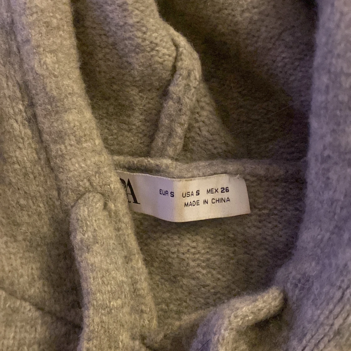 Grå hoodie från Zara - 1