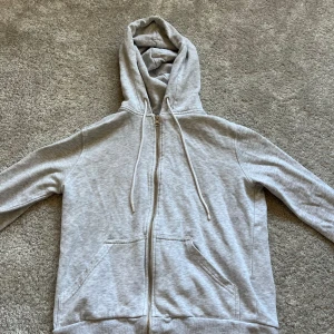 Zip up hoodie from H&M  - Fin grå zip up hoodie från h&m i storlek xs använd några gånger men i bra skick! 💕
