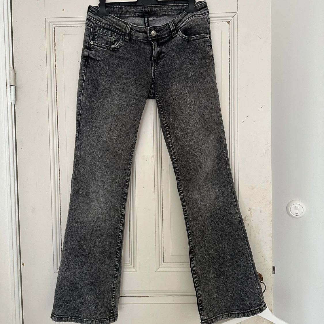 Gråa boot cut jeans - 3