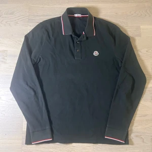 Moncler långärmad pike - Mycket fint skick | Size M passar S  | kvitto finns 🔴Följare får 100 kr rabbat | fraktar spårbart inom 24 timmar med PostNord eller instabox | 