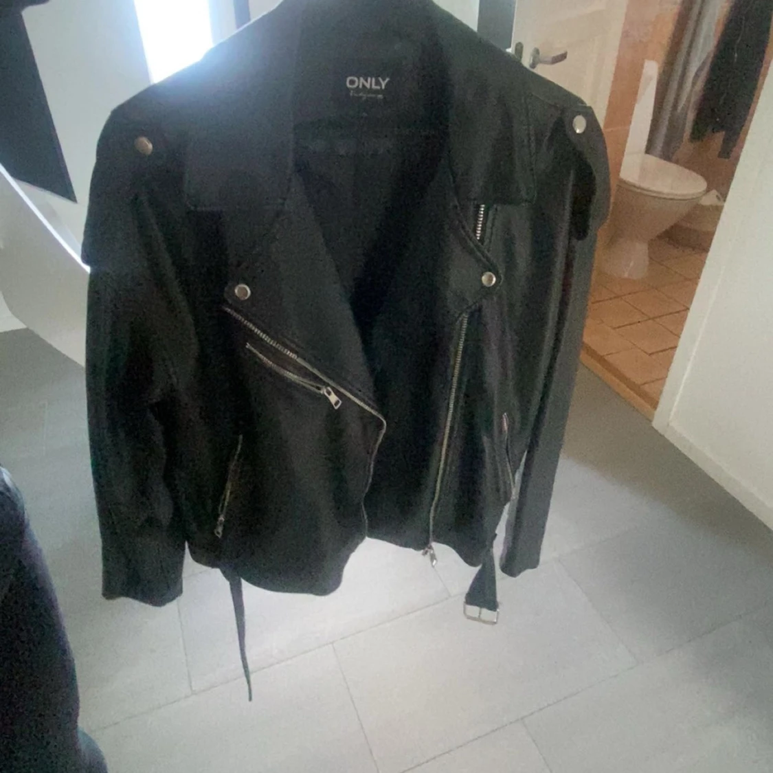 Svart skinnjacka från ONLY - 1