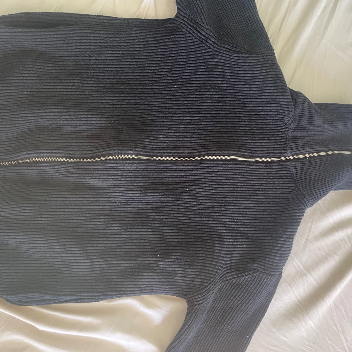 Svart fullzip från sams pris kan diskuteras - 2