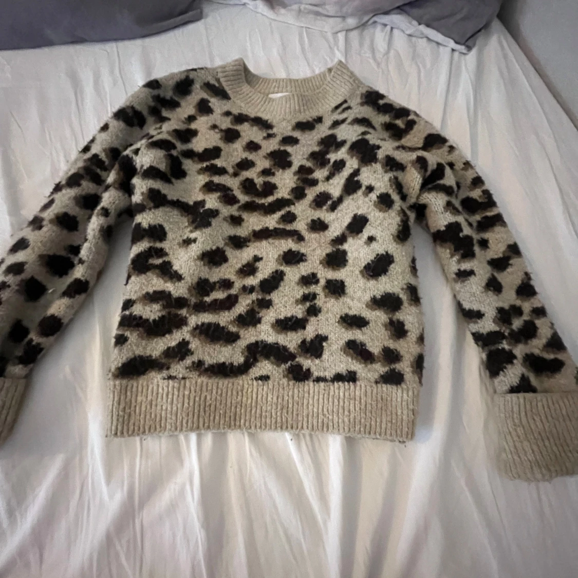 Beige leopardmönstrad tröja från H&M