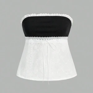 Svart och vit tubtopp med spetsdetaljer - Snygg tubtopp i svart och vitt med spetsdetaljer och knytband framtill. Perfekt för en stilren look.